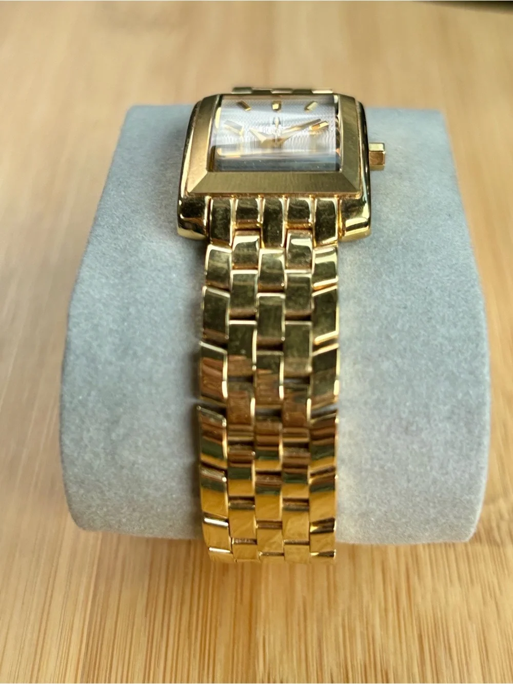 Bulova Gold Tone White Pattern Dial Date Quartz Watch Analog Water Resistant